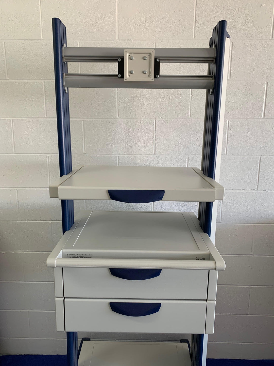Knurr Medical Cart